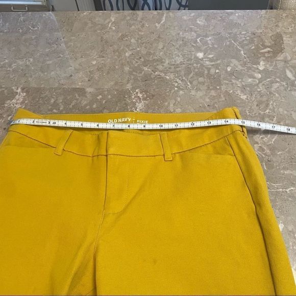 Old Navy pixie mid-rise yellow pants size 6 Regular - Picture 4 of 7